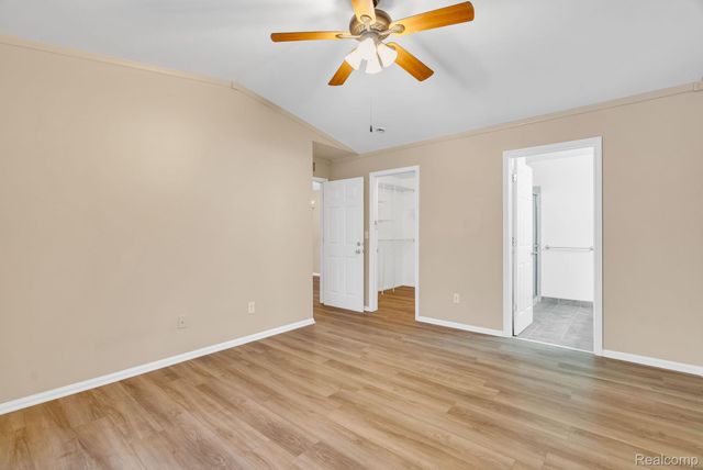 8208 Chesapeake Circle, Walled Lake, MI 48390