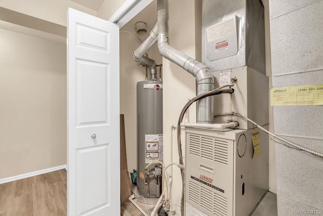 8208 Chesapeake Circle, Walled Lake, MI 48390