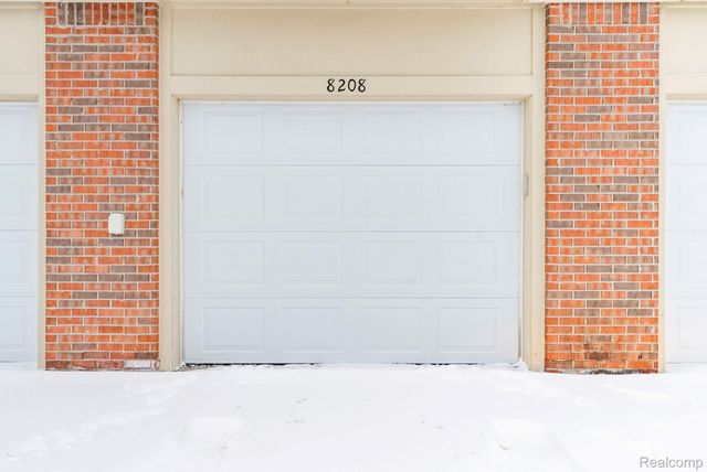 8208 Chesapeake Circle, Walled Lake, MI 48390