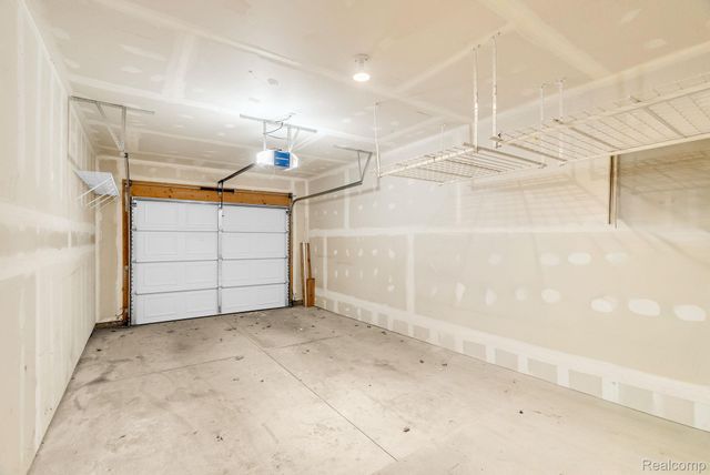 8208 Chesapeake Circle, Walled Lake, MI 48390