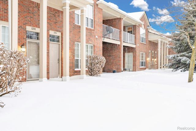 8208 Chesapeake Circle, Walled Lake, MI 48390