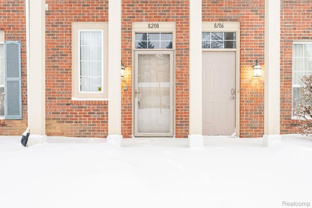 8208 Chesapeake Circle, Walled Lake, MI 48390