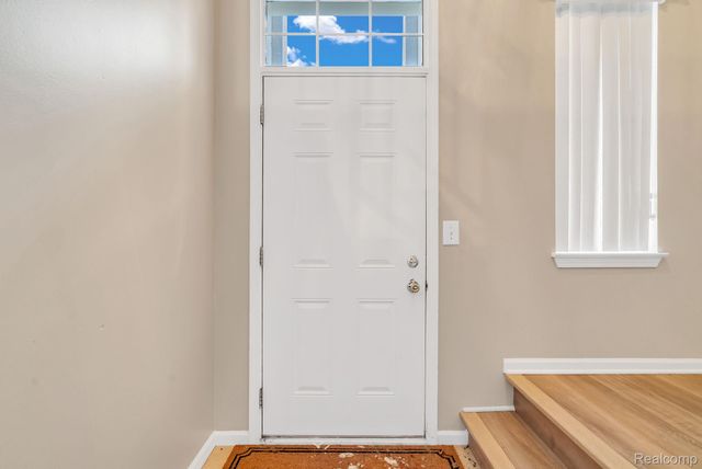 8208 Chesapeake Circle, Walled Lake, MI 48390