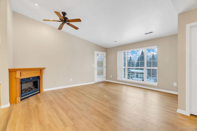 8208 Chesapeake Circle, Walled Lake, MI 48390