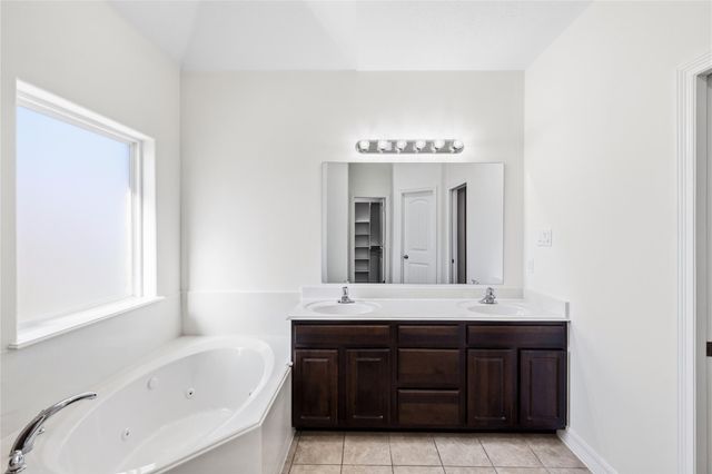 11711 Diamond Court, Mont Belvieu, TX 77535