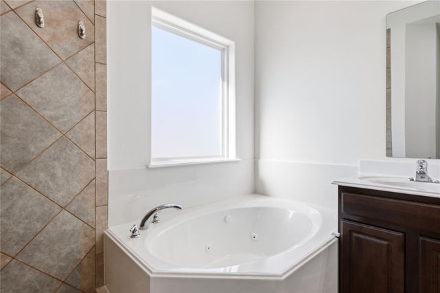 11711 Diamond Court, Mont Belvieu, TX 77535