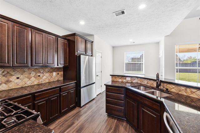 11711 Diamond Court, Mont Belvieu, TX 77535