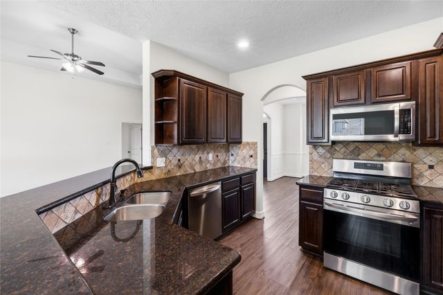 11711 Diamond Court, Mont Belvieu, TX 77535