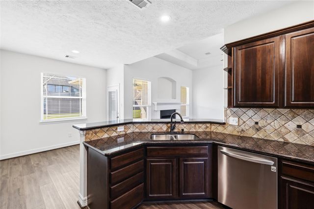 11711 Diamond Court, Mont Belvieu, TX 77535