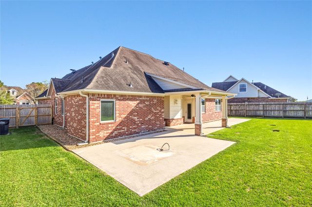 11711 Diamond Court, Mont Belvieu, TX 77535