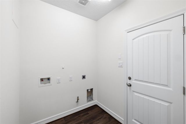 11711 Diamond Court, Mont Belvieu, TX 77535