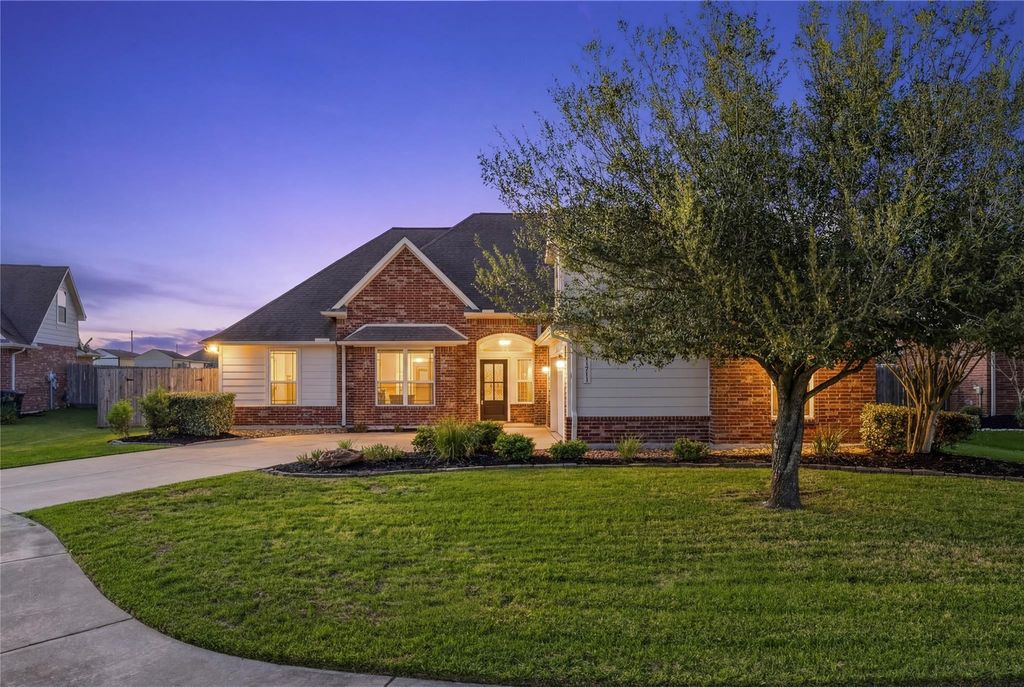 11711 Diamond Court, Mont Belvieu, TX 77535