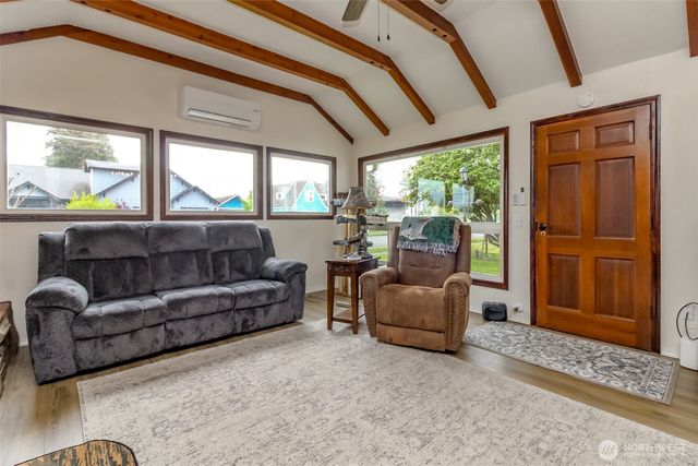414 7th Street SW, Puyallup, WA 98374