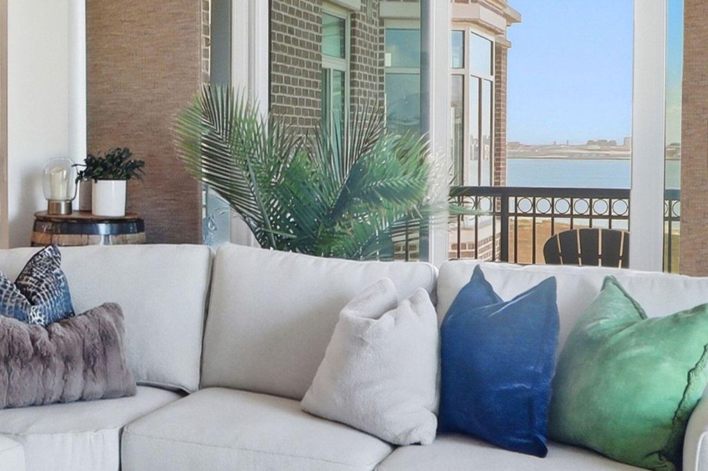 Image 11 of property listing at 161 N Plaza Court 501, Mount Pleasant, SC 29464