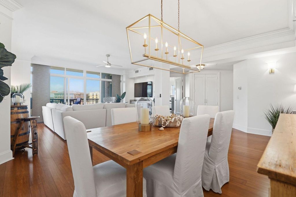 Image 15 of property listing at 161 N Plaza Court 501, Mount Pleasant, SC 29464