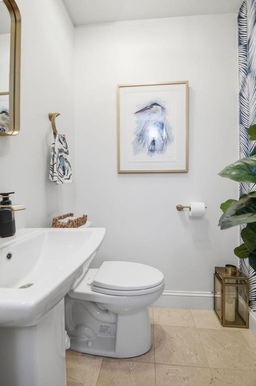 Image 17 of property listing at 161 N Plaza Court 501, Mount Pleasant, SC 29464