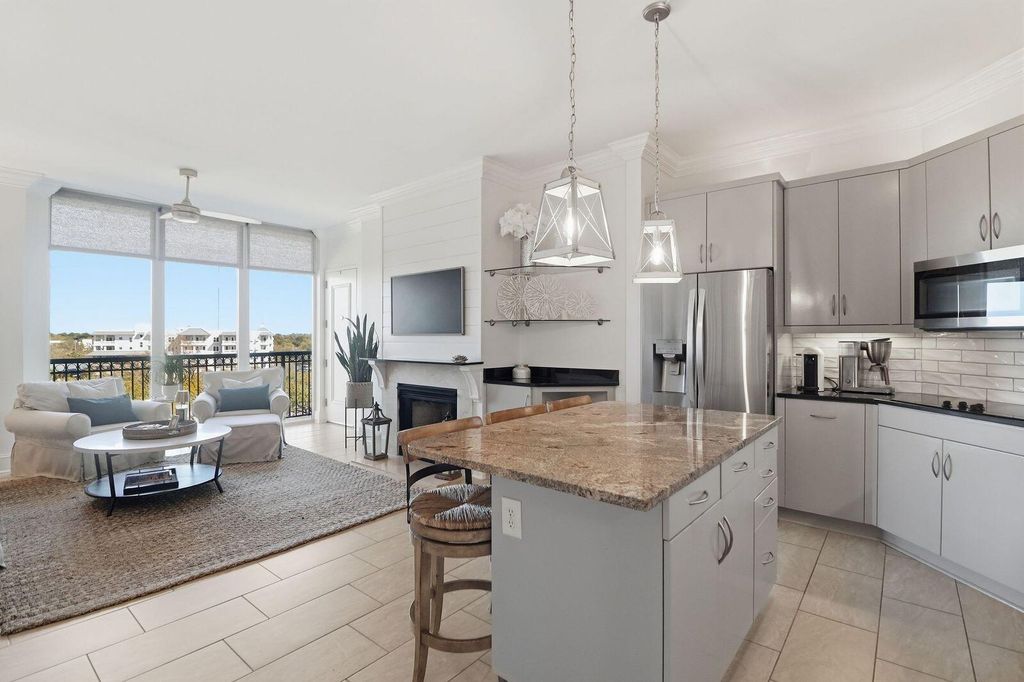 Image 18 of property listing at 161 N Plaza Court 501, Mount Pleasant, SC 29464