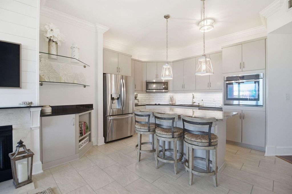 Image 21 of property listing at 161 N Plaza Court 501, Mount Pleasant, SC 29464