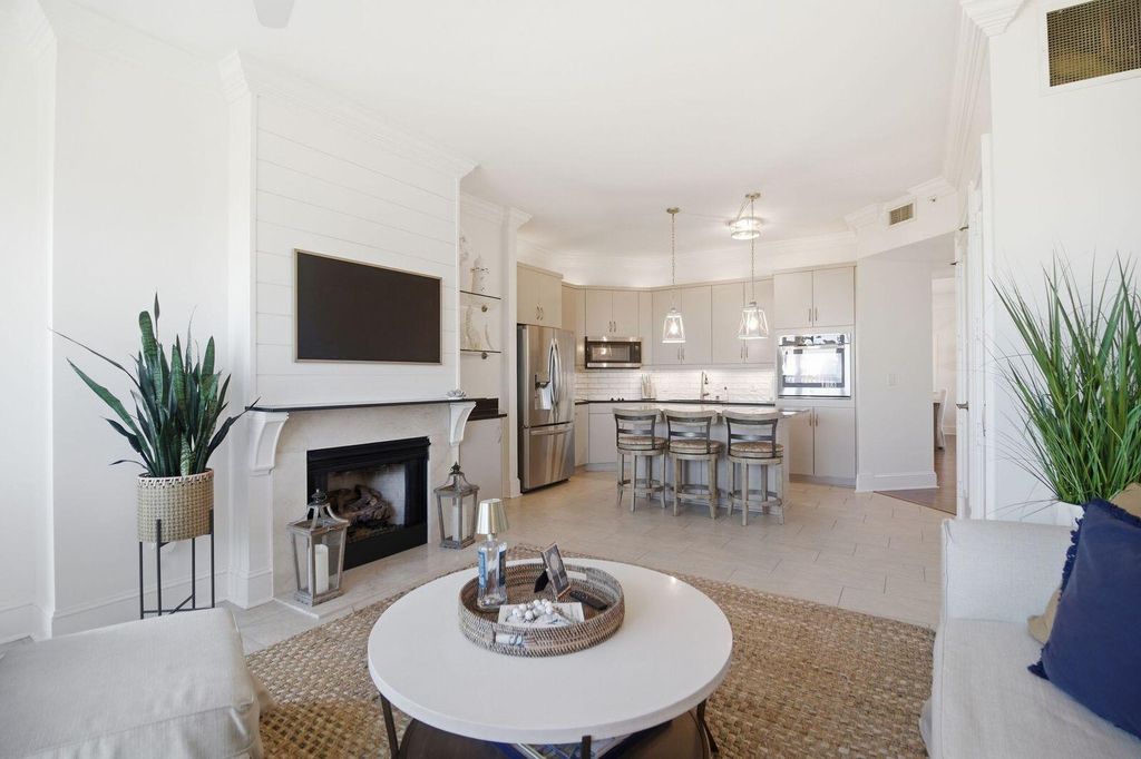 Image 22 of property listing at 161 N Plaza Court 501, Mount Pleasant, SC 29464