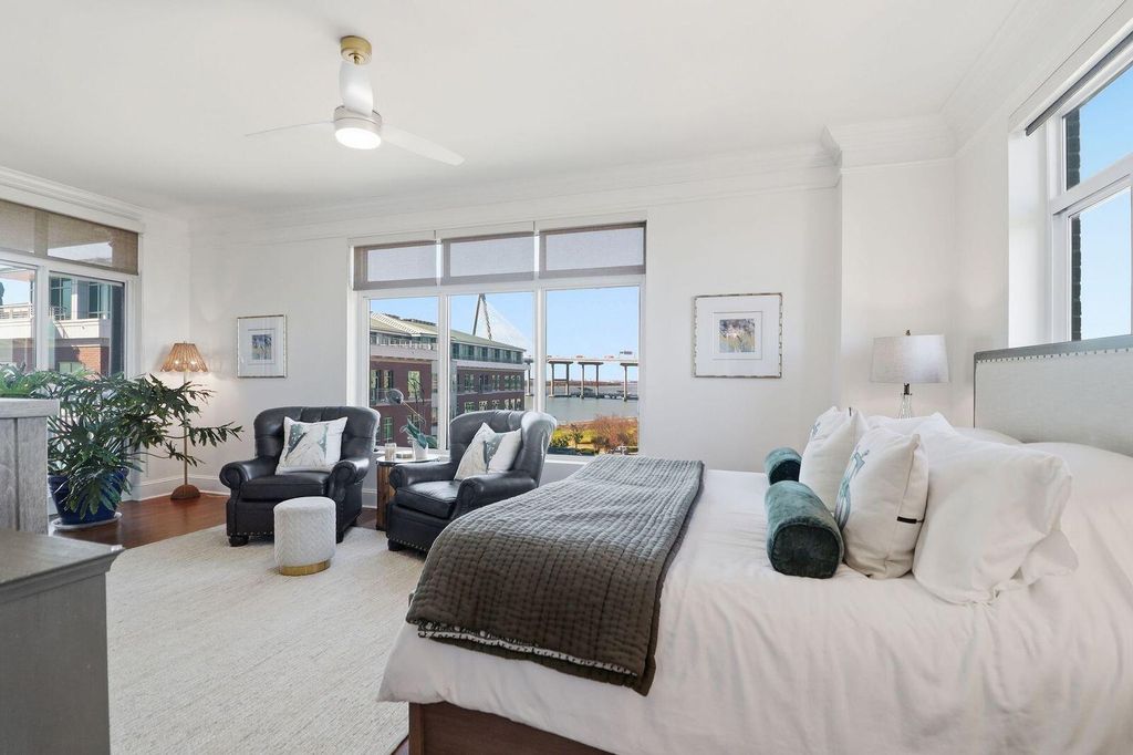 Image 27 of property listing at 161 N Plaza Court 501, Mount Pleasant, SC 29464