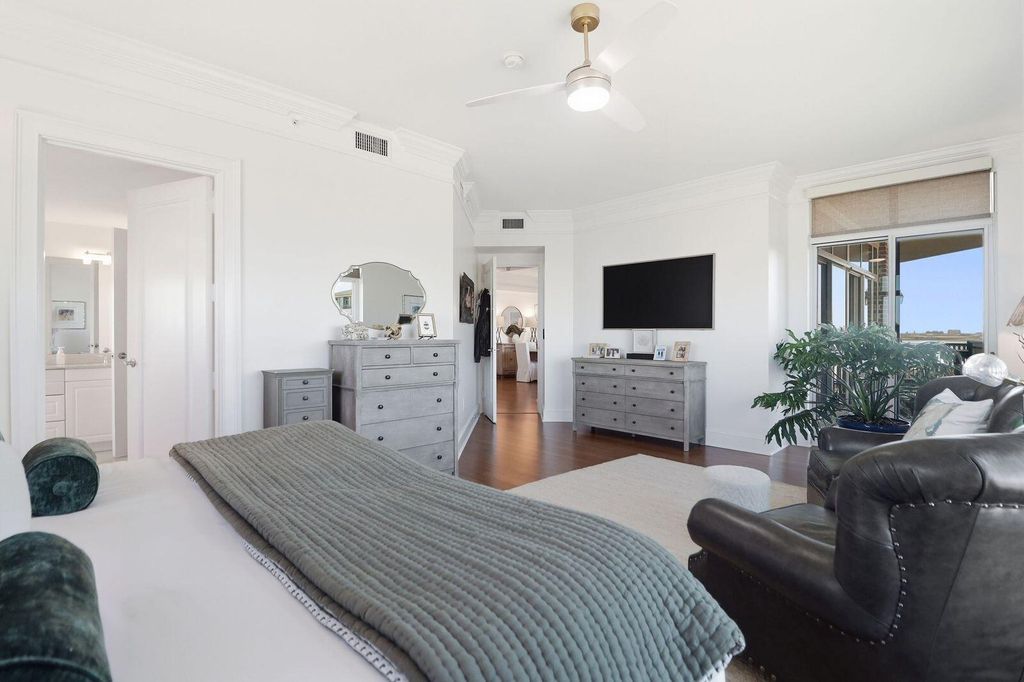 Image 28 of property listing at 161 N Plaza Court 501, Mount Pleasant, SC 29464