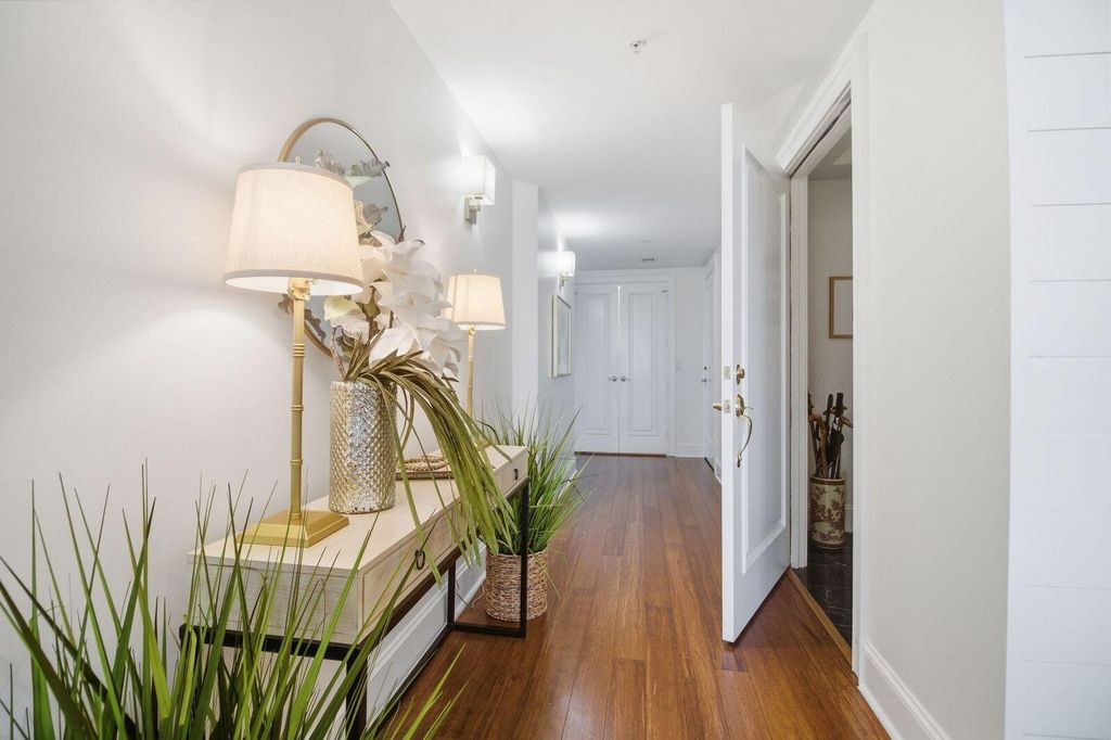 Image 3 of property listing at 161 N Plaza Court 501, Mount Pleasant, SC 29464