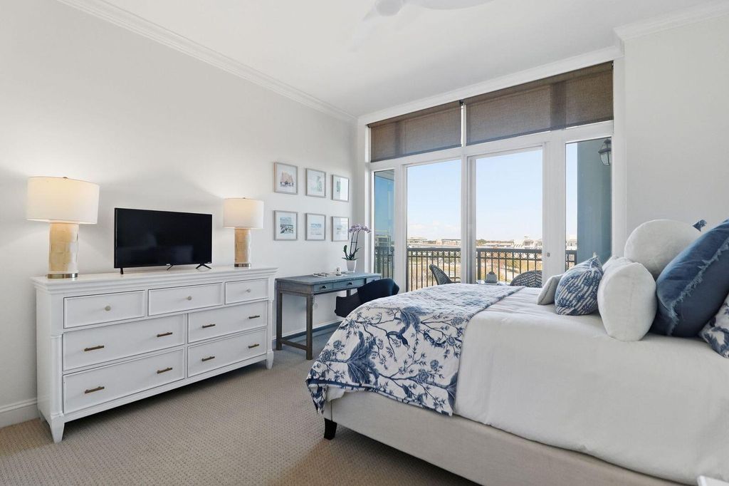 Image 34 of property listing at 161 N Plaza Court 501, Mount Pleasant, SC 29464