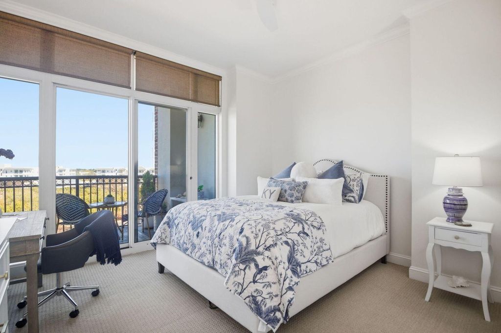 Image 35 of property listing at 161 N Plaza Court 501, Mount Pleasant, SC 29464