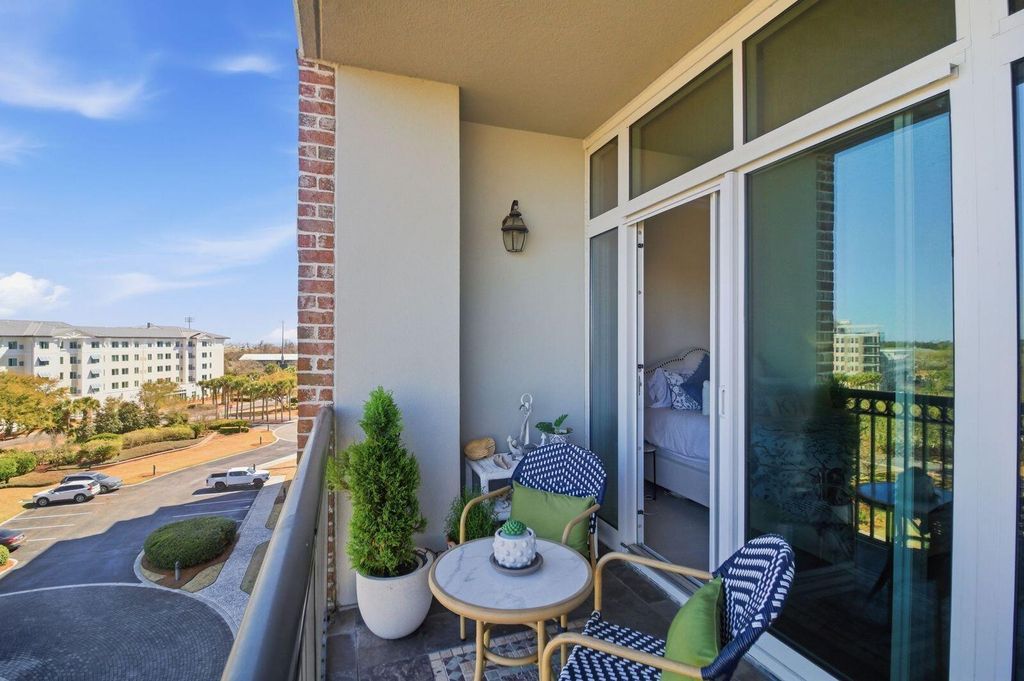 Image 37 of property listing at 161 N Plaza Court 501, Mount Pleasant, SC 29464