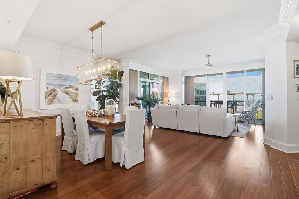 Image 4 of property listing at 161 N Plaza Court 501, Mount Pleasant, SC 29464