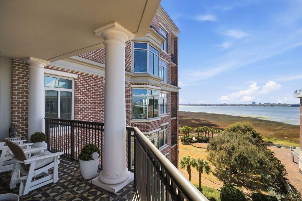 Image 40 of property listing at 161 N Plaza Court 501, Mount Pleasant, SC 29464