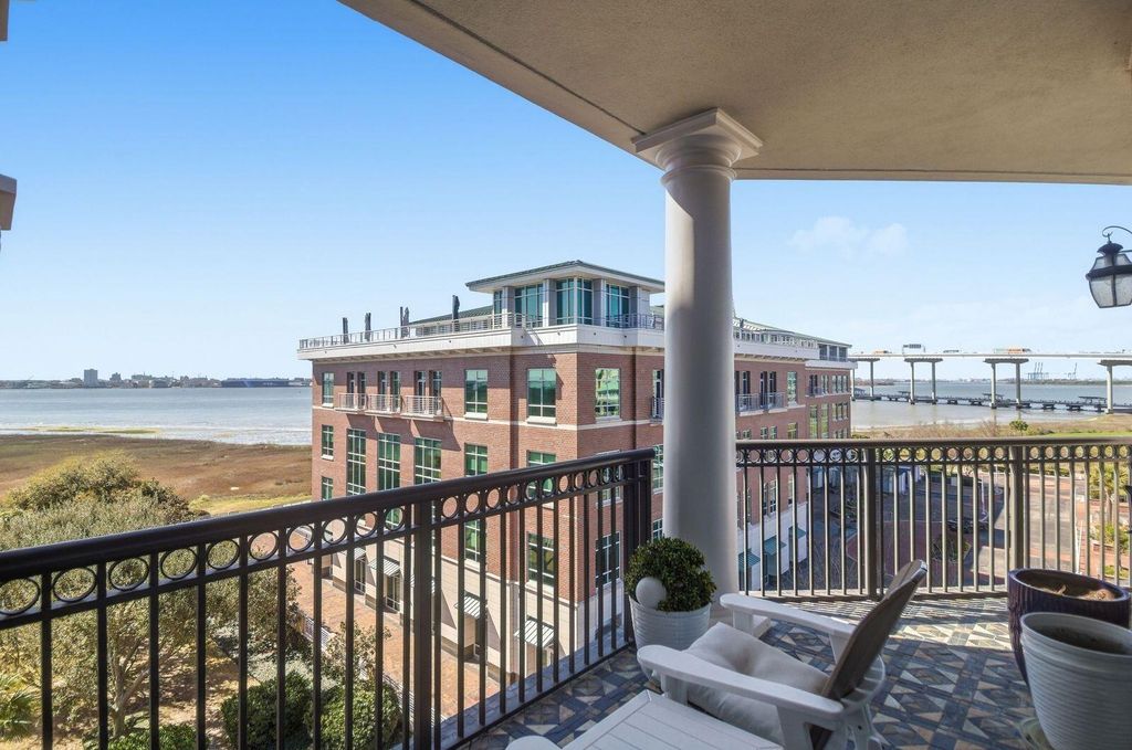 Image 41 of property listing at 161 N Plaza Court 501, Mount Pleasant, SC 29464