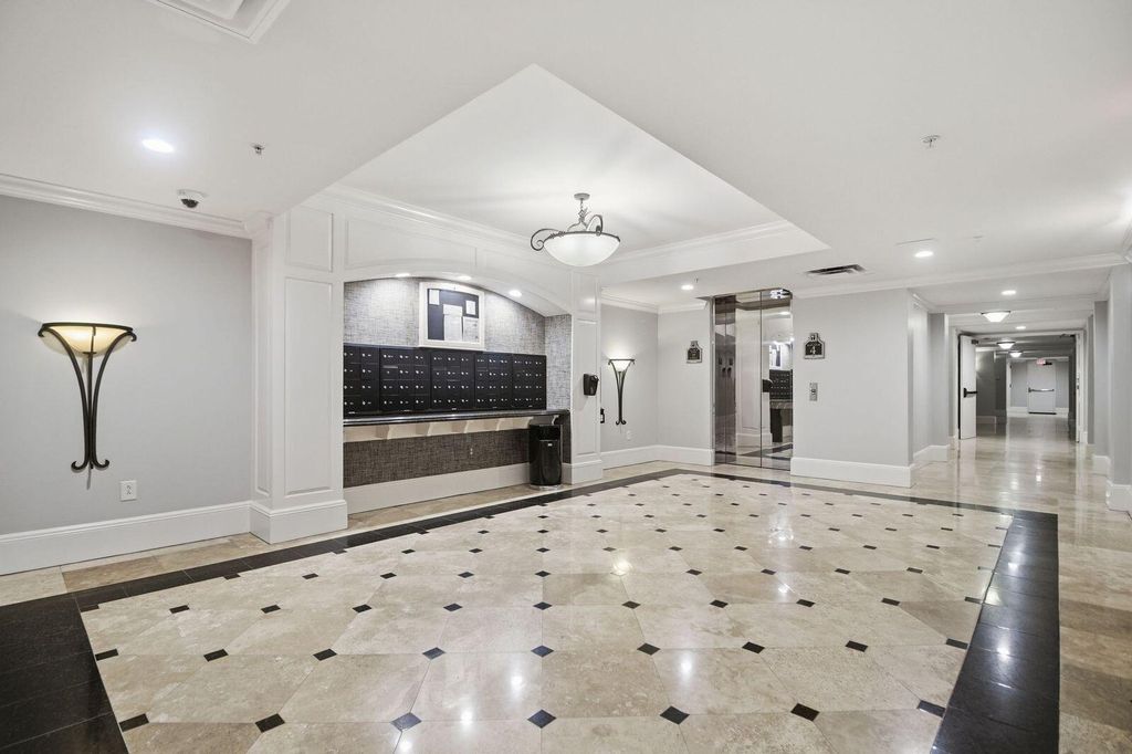 Image 43 of property listing at 161 N Plaza Court 501, Mount Pleasant, SC 29464