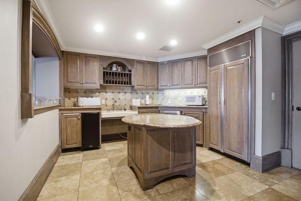 Image 46 of property listing at 161 N Plaza Court 501, Mount Pleasant, SC 29464