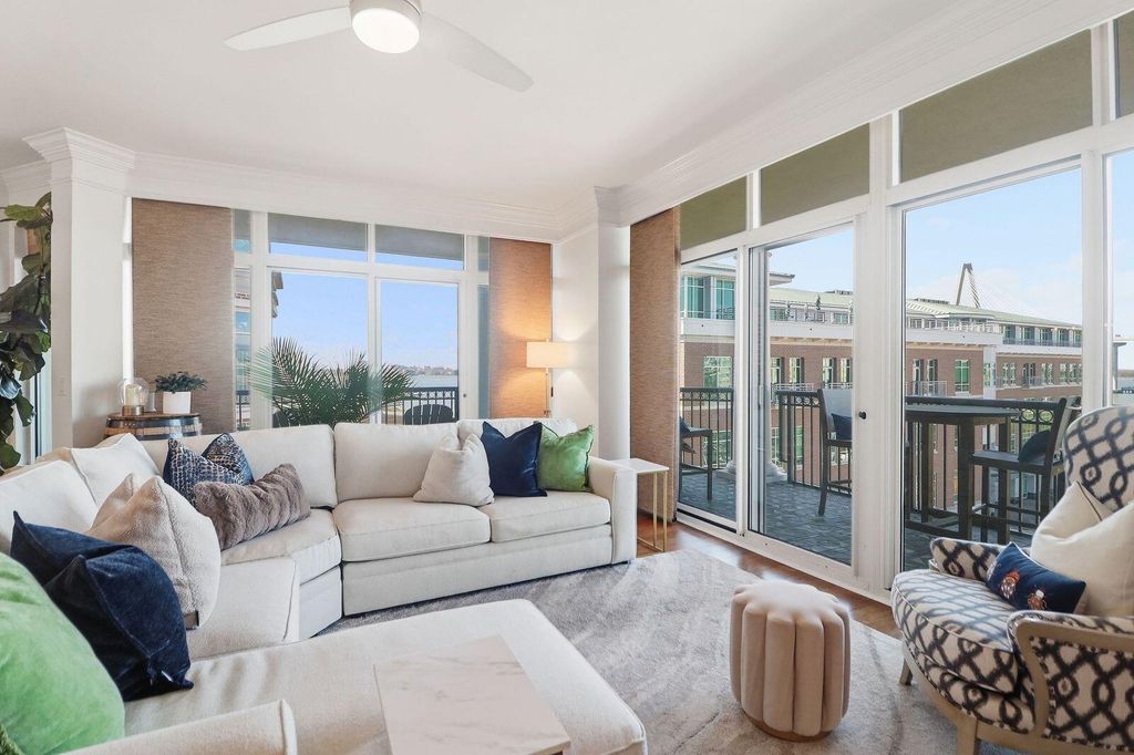 Image 9 of property listing at 161 N Plaza Court 501, Mount Pleasant, SC 29464