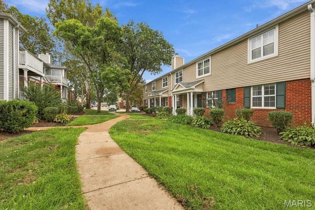 1445 Thrush Place, Brentwood, MO 63144