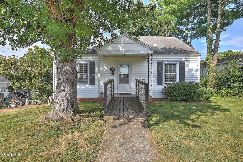 1702 Pierce Street, Kingsport, TN 37664