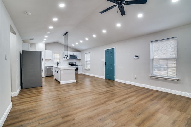 352 E Page Avenue, Dallas, TX 75203