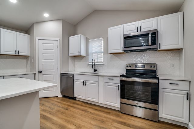 352 E Page Avenue, Dallas, TX 75203