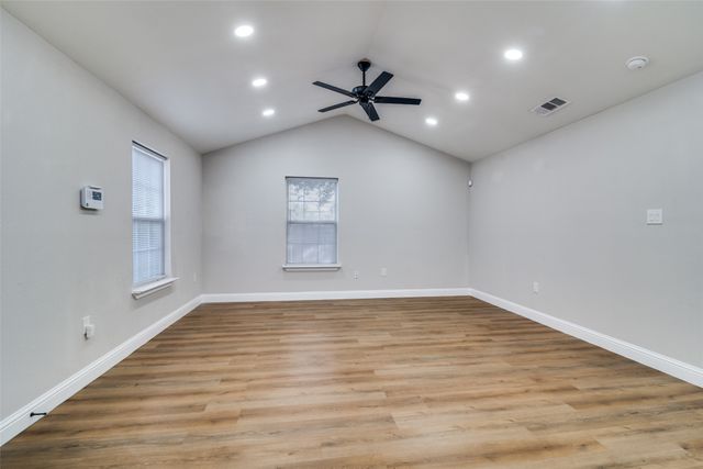 352 E Page Avenue, Dallas, TX 75203