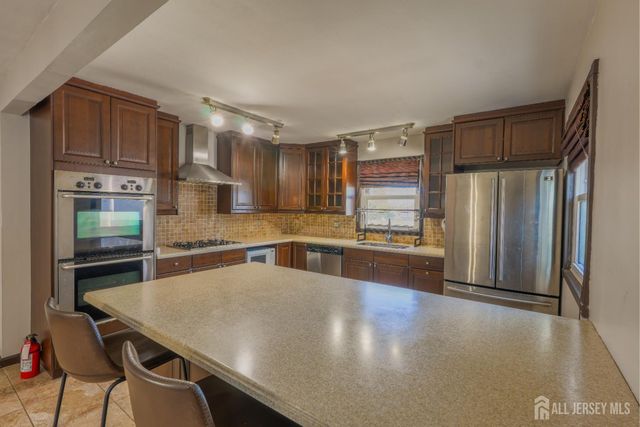 25 Ovington Avenue, Edison, NJ 08817