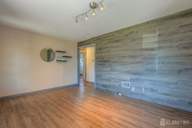 25 Ovington Avenue, Edison, NJ 08817