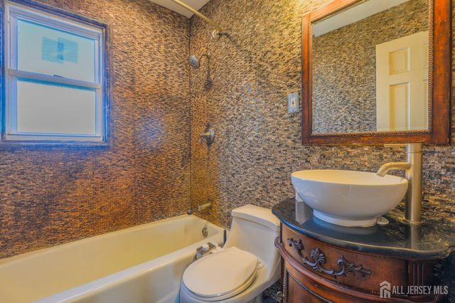 25 Ovington Avenue, Edison, NJ 08817