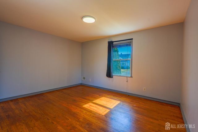 25 Ovington Avenue, Edison, NJ 08817