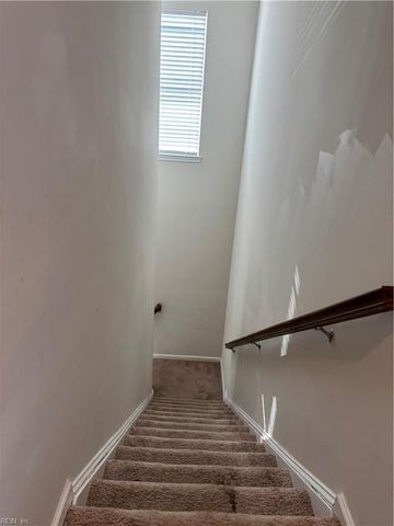 1520 Waltham LN, Newport News, VA 23608