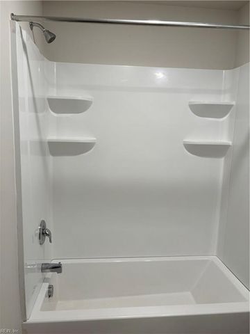 1520 Waltham LN, Newport News, VA 23608