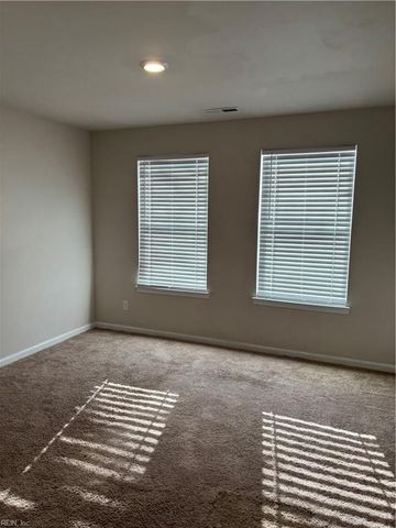 1520 Waltham LN, Newport News, VA 23608