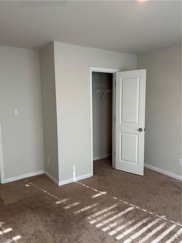 1520 Waltham LN, Newport News, VA 23608