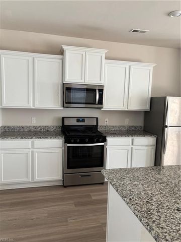 1520 Waltham LN, Newport News, VA 23608