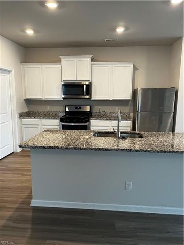1520 Waltham LN, Newport News, VA 23608